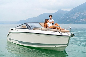 Activ 675 Cruiser спортивный катер с каютой